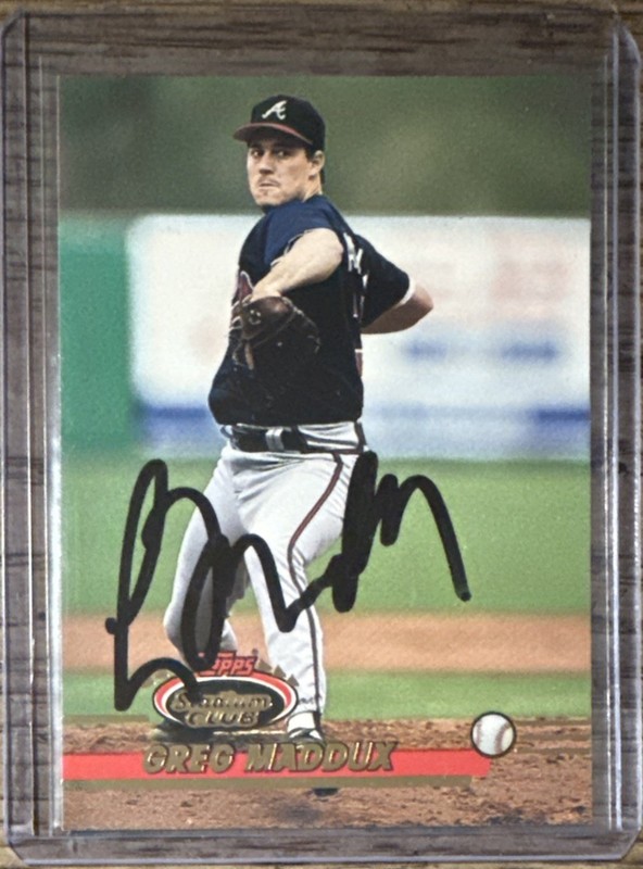 Greg Maddux Autographed Auto 1993 Topps Stadium Club #665 HOF NM/MT Chicago Cubs
