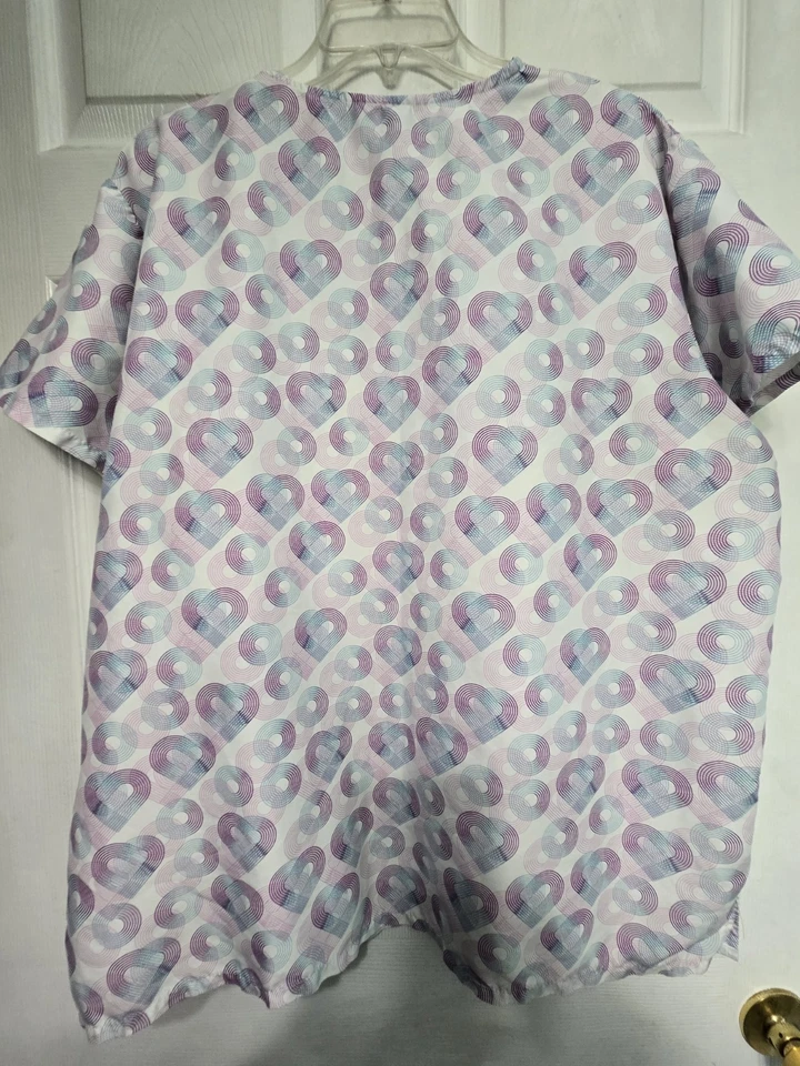 DIVINE CURVES SCRUB TOP size 1X (XL)-Pastel/White Hearts & O's-Chest 26"/L 29" - Image 2 of 4