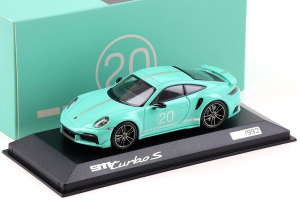 Minichamps Porsche 911 992 Turbo S 20Th Anniversary GrüN 1:43 Modellauto-image