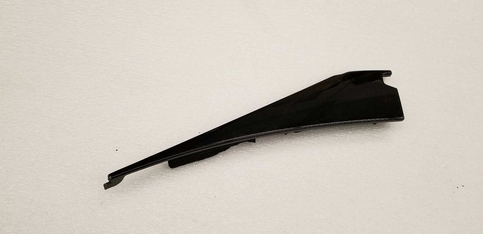MCLAREN MP4-12C REAR FENDER MOULDING TRIM PANEL OEM 11A3071CP 