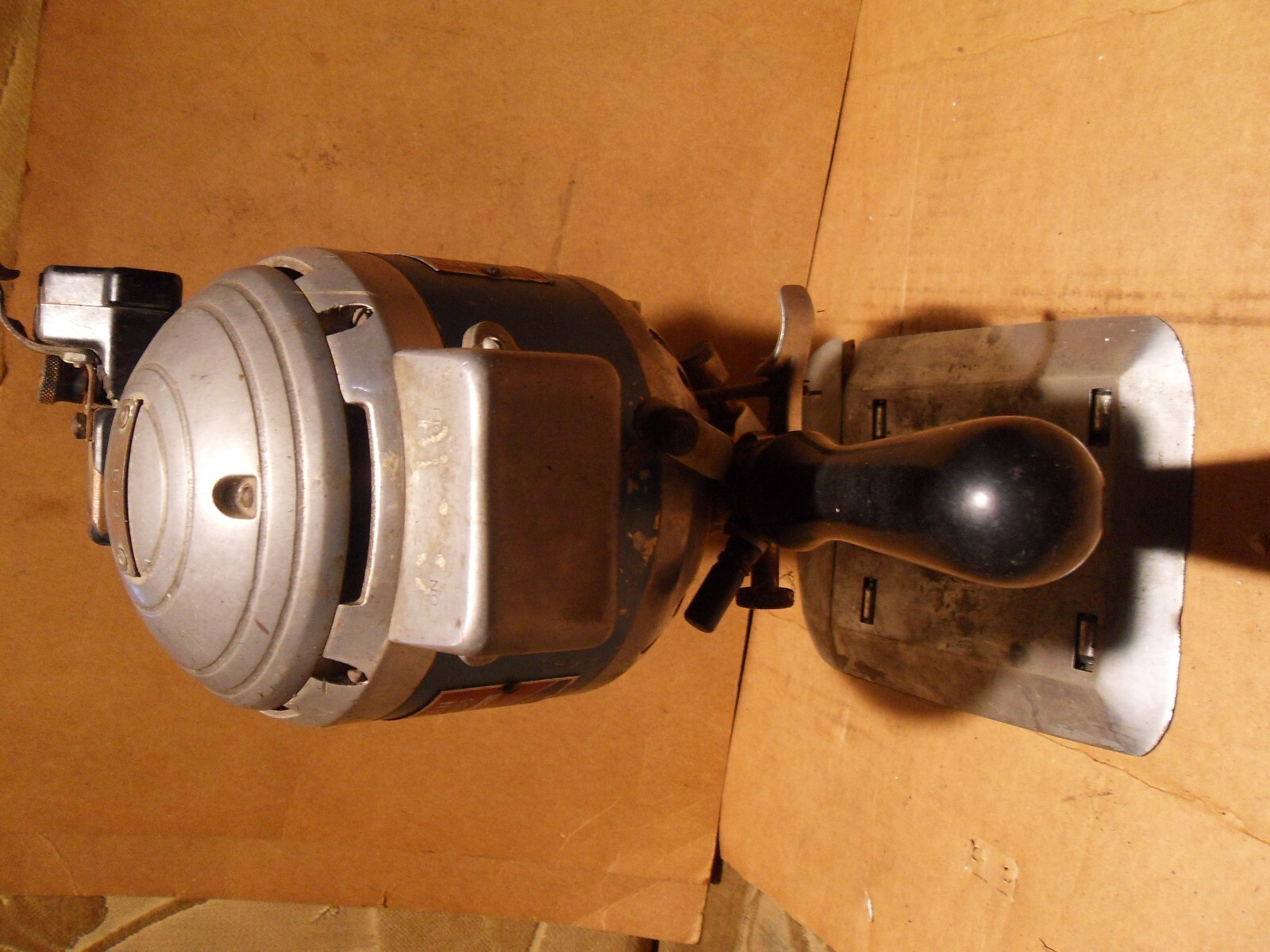 Eastman Lightning Class 355 Industrial Fabric Cutter 110 V NO POWER CORD