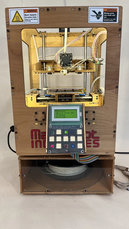 MakerBot Thing-o-Matic con interfaz Gen 4 - Posee un pedazo de historia de impresión 3D Foto 2 de 4