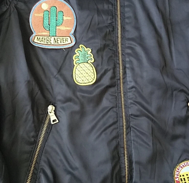 "Chaqueta de bombardero para mujer L negra material satinado cremallera completa y parches de detalles busto de 42""" Foto 4 de 4
