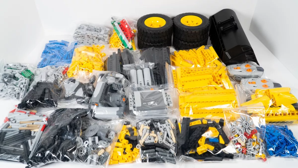 LEGO Technic Volvo Loader 42030 (1636pcs) + Complete. Fast Ship 673419210454 |