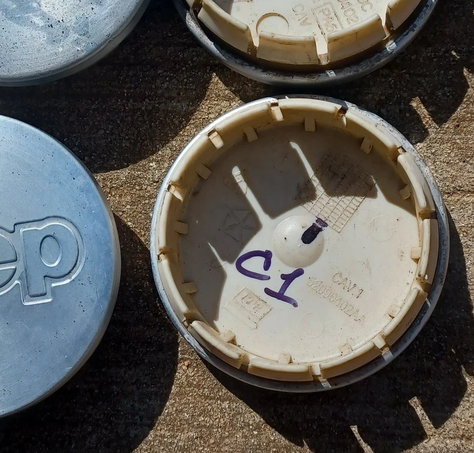 Jeep Grand Cherokee Wrangler + tampa central conjunto de 4, 2005-2018, p/n 52090402AA C1 - Imagem 3 de 3