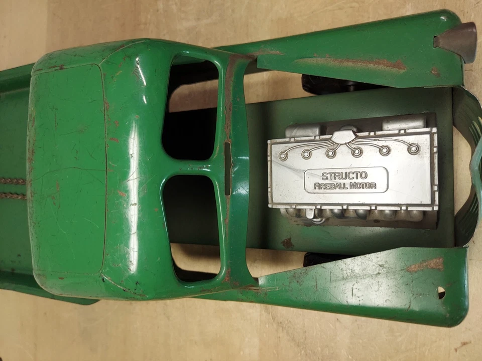 Vintage Structo Flatbed Tow Truck With Winch Green - Image 4 of 4