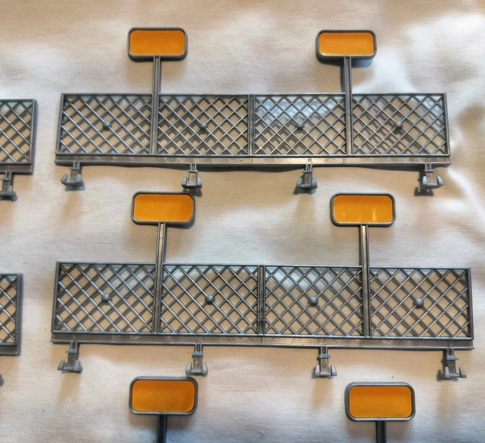 Mattel/Tyco HO Scale Fence Guard Rail Lot of 8 - image 3 of 4