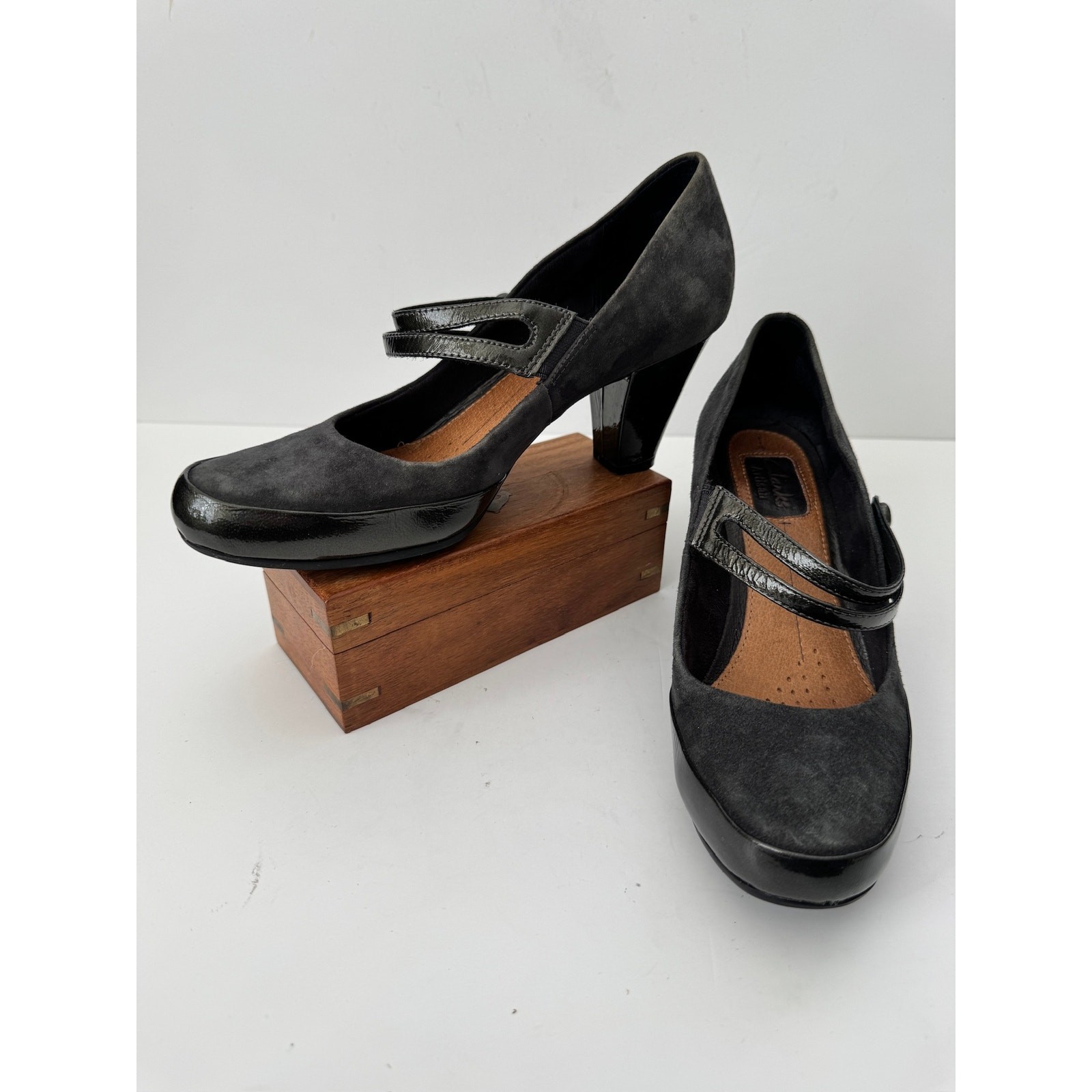 CLARKS Womens US 7.5 Mary Jane Heels Gray Suede Comfort Pumps