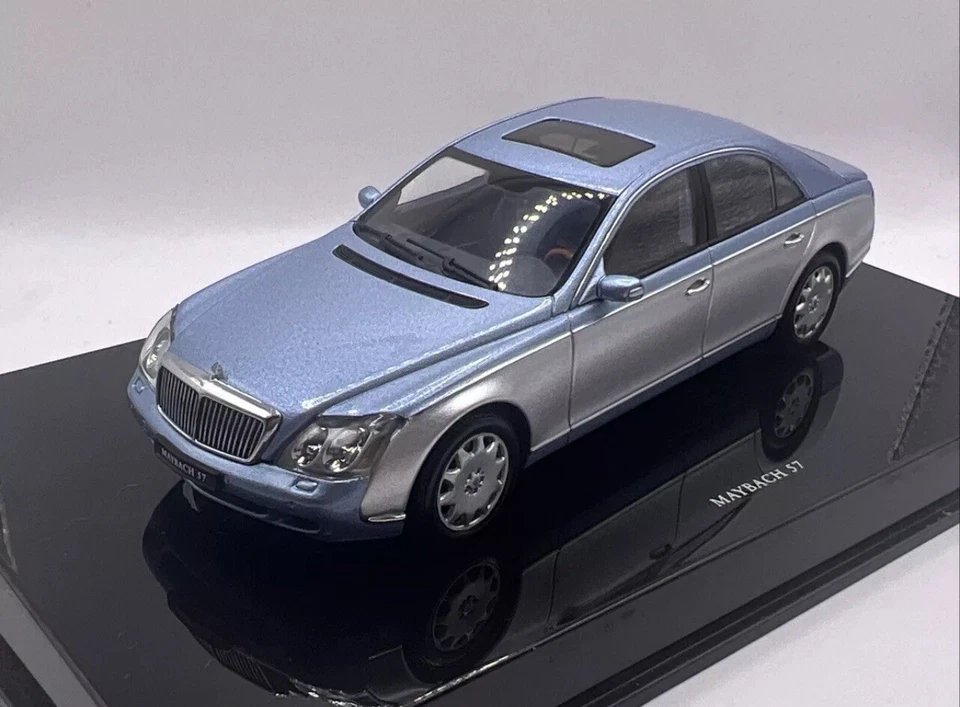 Maybach 57 Bleu Gris 1/43 AutoArt - Photo 1/3