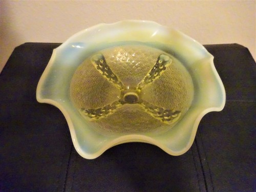 Ruffled Opalescent Green Glass Candy Dish - Picture 6 of 8