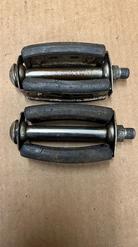 Schwinn 1955 Jaguar Corvette 26" Bicycle Bow Pedals Set - 第 1/6 張圖片