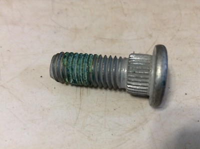 8819 - A New Corrugated Screw With Loctite For A Mortl T4, T5, T6 Disc Mowers