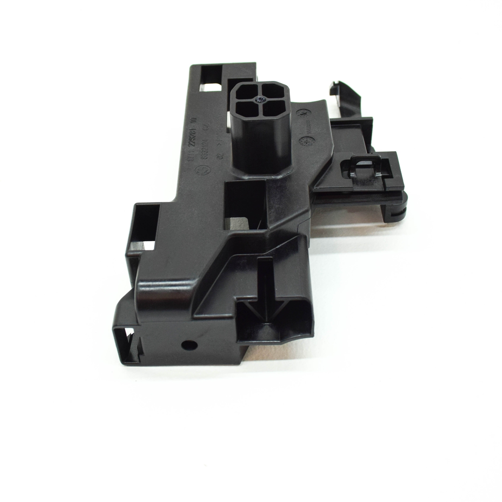 BMW 5 G30 Lower Right Radiator Holder 17118632124 8632124 OEM | eBay