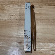 Furls Streamline Ergonomic Crochet Hook Laurel Wood Size Q 15 mm