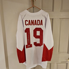 PAUL HENDERSON SIGNED TEAM CANADA 1972 JERSEY Beckett Certified (BAS)