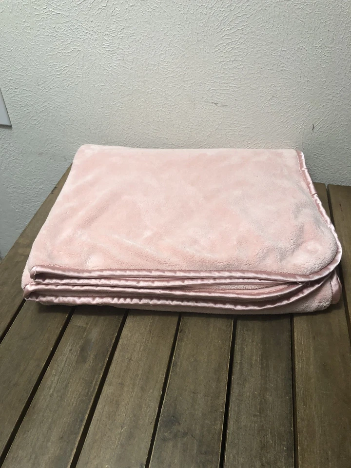 Brookstone NAP Pink Travel/Spa Throw Blanket Satin Trim Soft 2Ply 38x66” EUC - Image 4 of 4