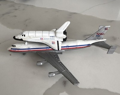 2 gut erhaltene Vintage Ertl NASA Flugzeuge. Aus Kennedy Space Center, Orlando.