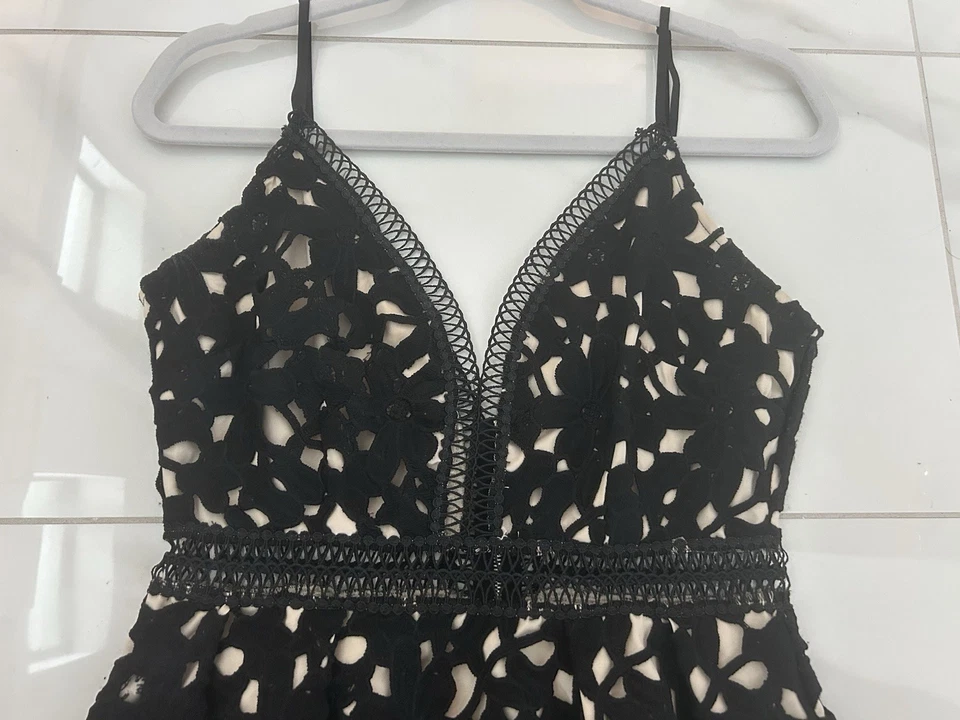 Vestido de cóctel Aqua negro encaje nude ilusión mediano Foto 4 de 4