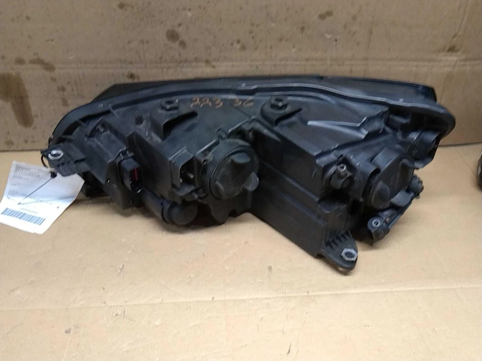 Used Right Headlight Assembly fits: 2012 Volkswagen Passat halogen Right Grade A - Image 2 of 4