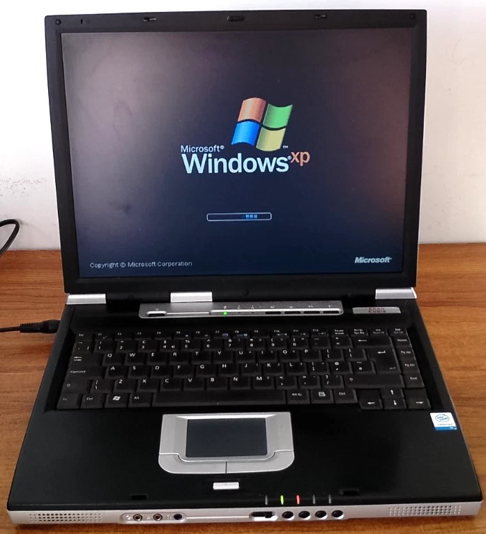Vintage Ergo Ensis L4500R Intel Pentium Laptop - Win XP Pro - 20gb HD - c2005 - Image 4 of 4