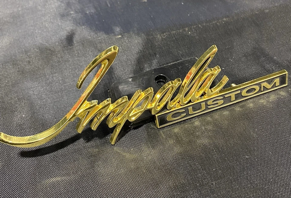 1971-1976 Chevrolet Impala Заказная Золотая Четверть Паруса Панель Эмблема Одинарный НОВЫЙ - Изображение 2 из 4