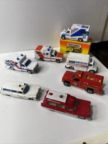 7 pc lot VINTAGE MATCHBOX HOT WHEELS EMERGENCY VEHICLES AMBULANCE MEDIC