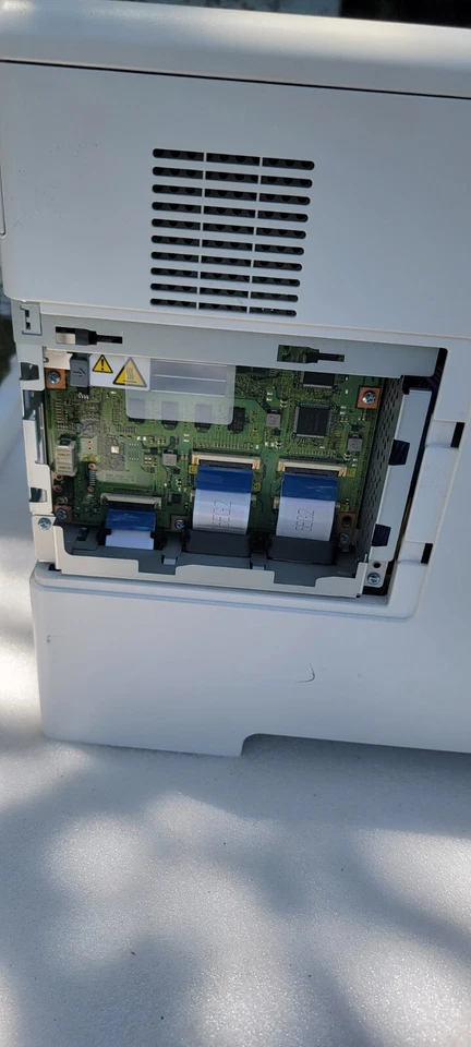 Impresora láser color de escritorio Xerox® Phaser® 6510/DNM falta cubierta  Foto 3 de 3