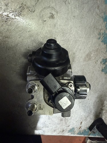 Pompa iniezione alta pressione AUDI A4 B8 2.0 TDI CAG 0986437410 - Foto 2 di 5