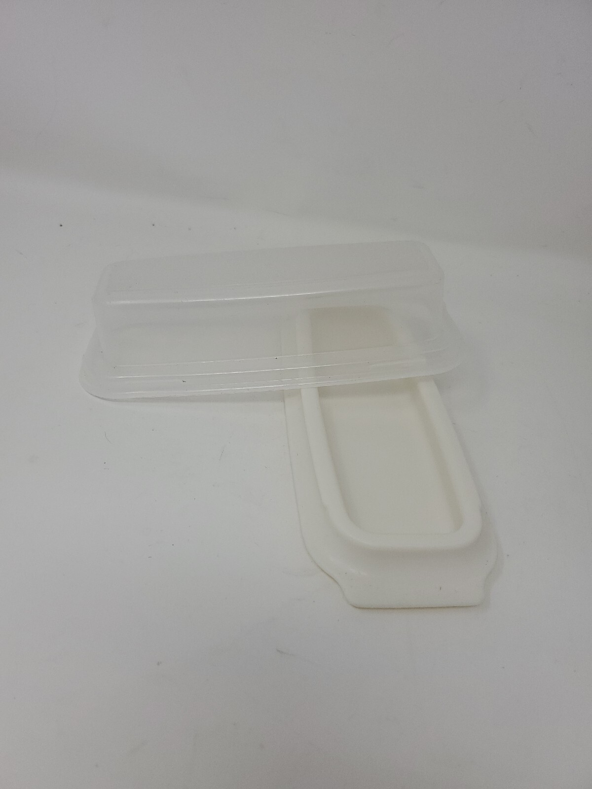 Rubbermaid Butter Dish Container Tray Saver Off White w/ Clear Lid 0477