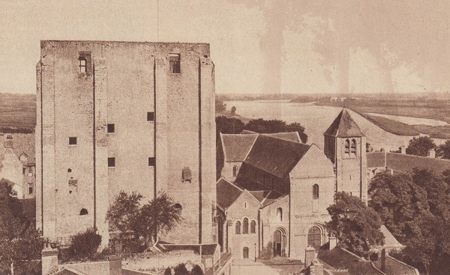 G1842 France - Beaugency - Le donjon et l'église Notre-Dame - 1942 vintage print G1842 France - Beaugency - Le donjon et l'église Notre-Dame - 1942 vintage print
