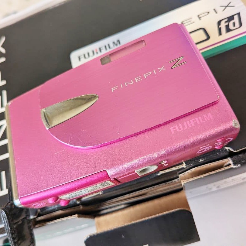 FUJIFILM FinePix Z20fd Pink 10.0MP 3x Optical Zoom Digital Camera