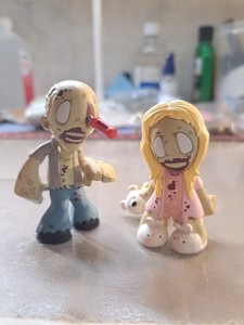 Funko Mystery Mini figure The Walking Dead Series 1 RV Walker & Teddy Bear Girl