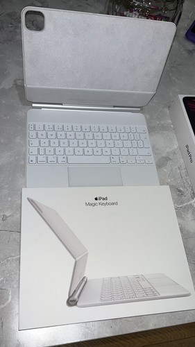 Apple iPad Pro 3rd Gen 256GB, Wi-Fi, 11 in - Space Grey With iPad Magic Keyboard - Afbeelding 5 van 8