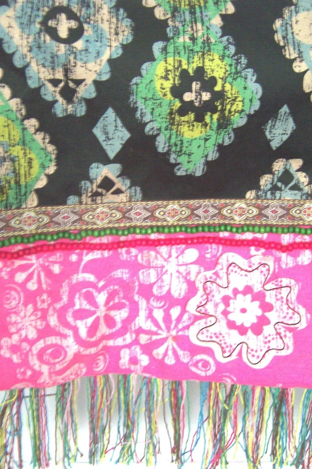 Libro de bolsillo Batik rosa, negro y verde 12" x 14" x 3" con correa caída de 16" Foto 3 de 4