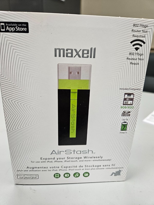 Maxell AirStash Wi-Fi SD 8gb Card Reader - New In Box