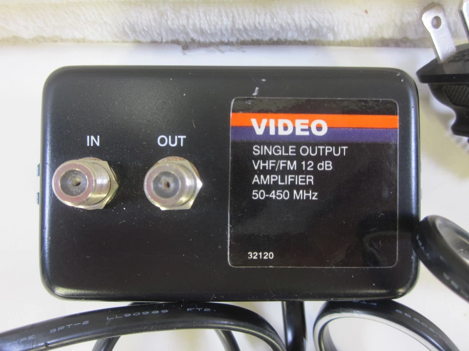 12 dB Signal Amplifier VHF/FM Antenna HDTV CATV Video Single Output Amplifier - Image 2 of 3