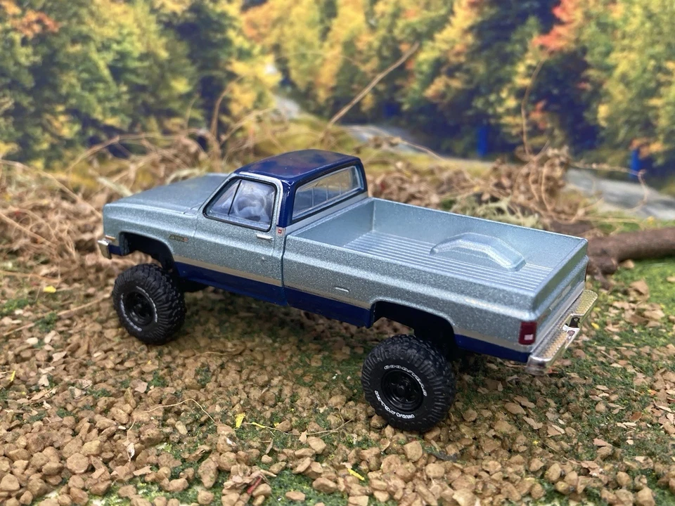 1985 GMC Sierra K2500 поднятый грузовик 4x4 1/64 литой заказной пикап Greenlight K10 - Изображение 4 из 4