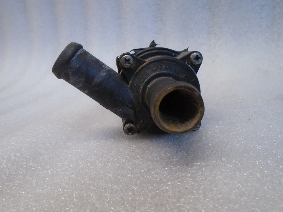 1998-2005 VOLKSWAGEN BEETLE AUXILIARY WATER COOLANT PUMP OEM DK70311 - Imagem 3 de 4