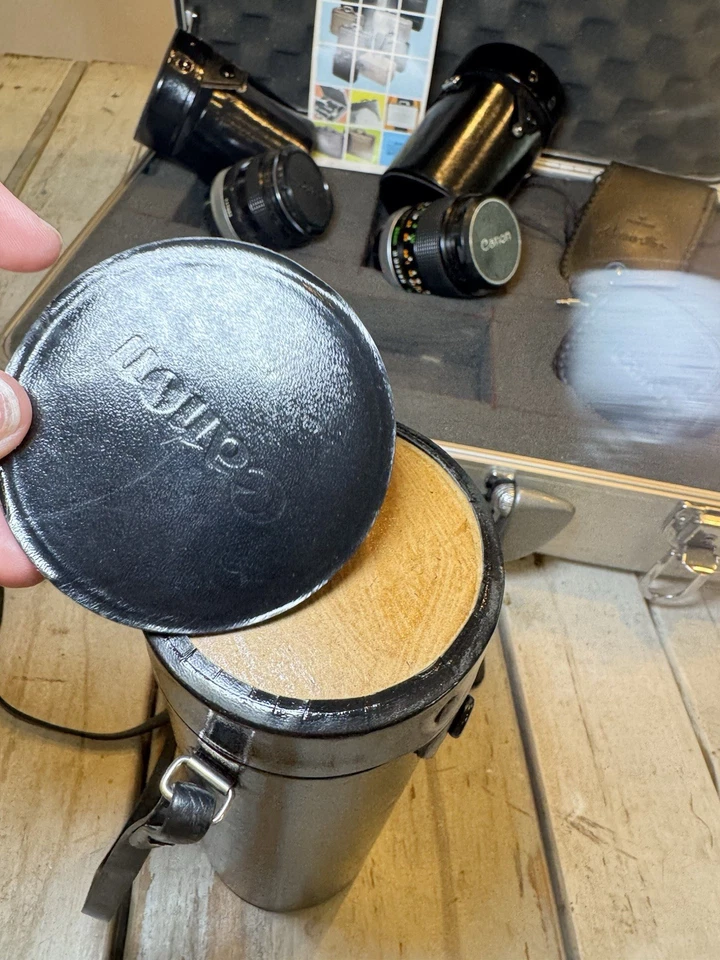 FUNDA DE ALUMINIO ZERO HALLIBURTON DE COLECCIÓN Y EQUIPO DE CÁMARA CANON INCLUIDO Foto 4 de 4