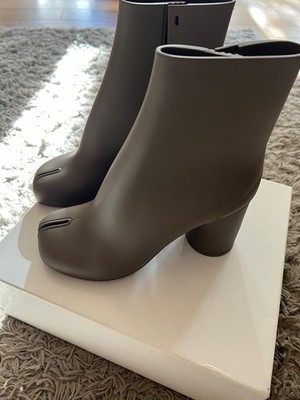 Nagelneue Maison Margiela Schuhe, khaki, Größe 38, Neupreis: 890 Euro
