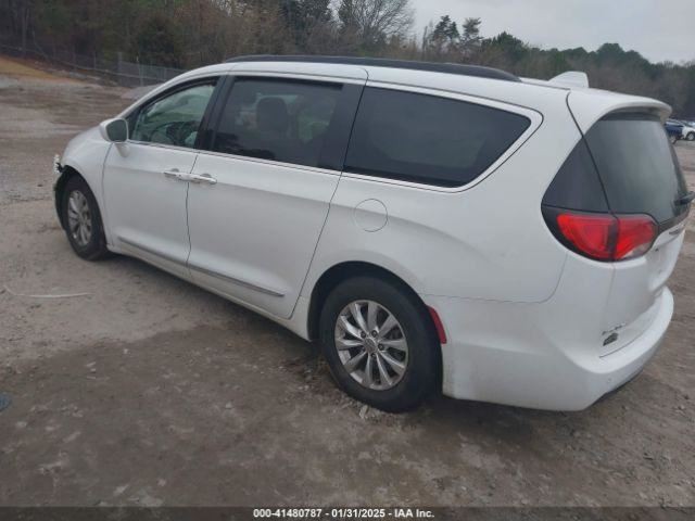 PACIFICA  2017 Glove Box 4628344 thumbnail 12