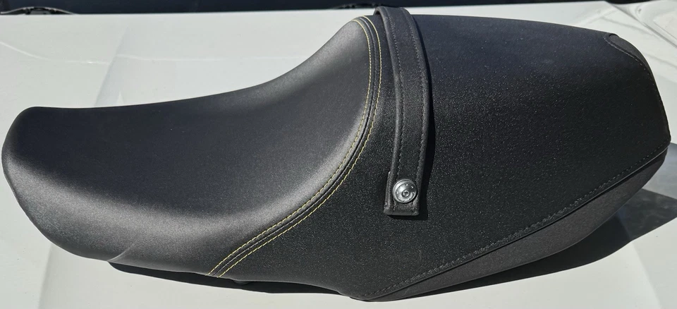 Yamaha XSR900 2023 asiento OEM apenas usado excelente estado Foto 3 de 4