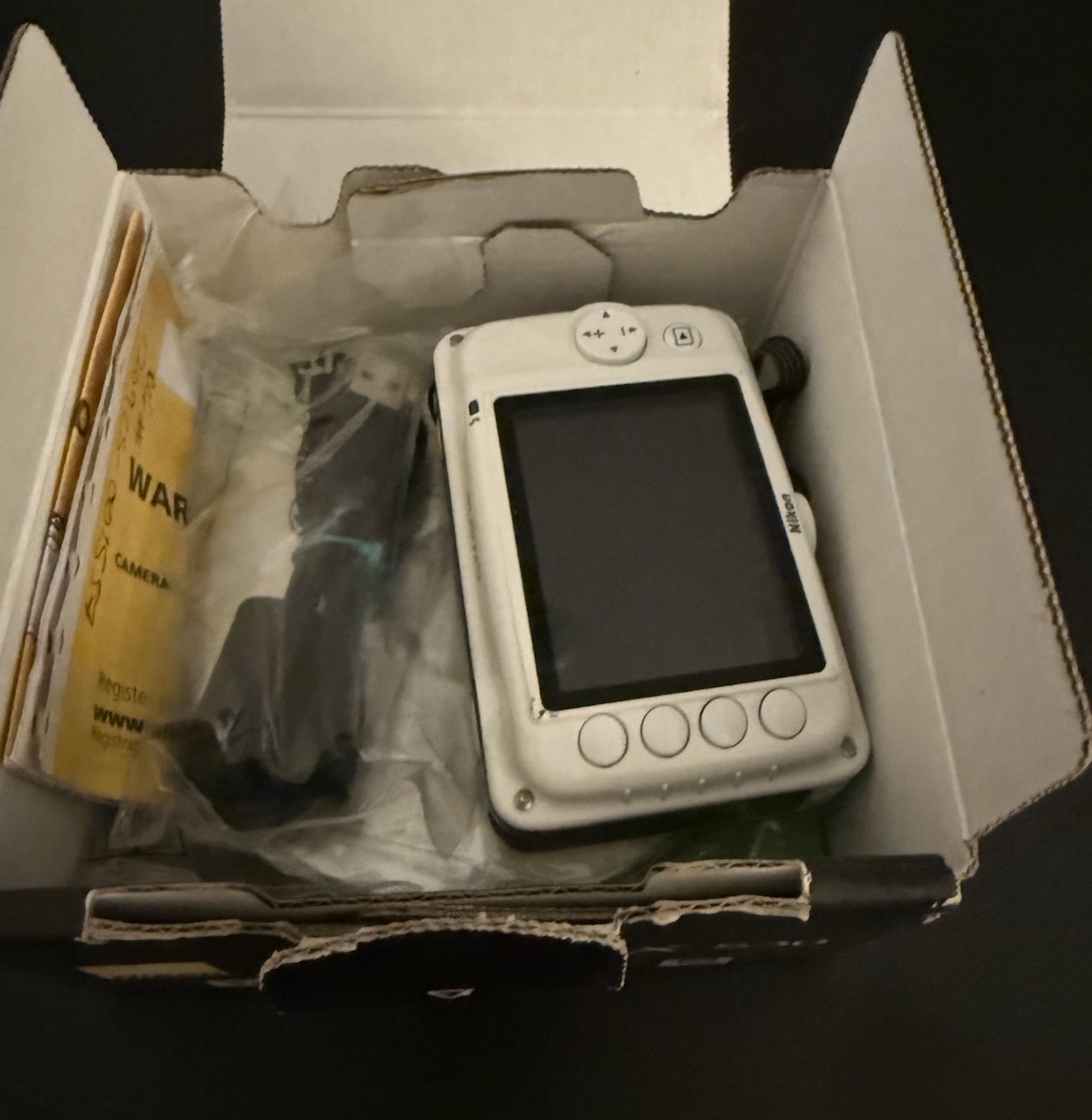 【美品】Nikon COOLPIX S30 ホワイト　動作確認済 Nikon COOLPIX S30 10.1MP Digital Camera - White TESTED Working