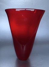 Glas Vase Rot; Basis D9cm, Oben Oval 20.5x9.5cm, H30.5cm