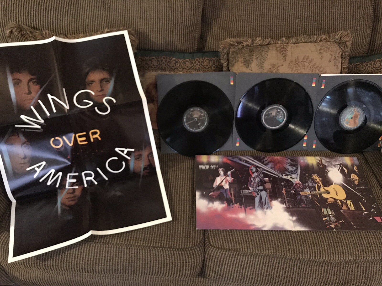 Image 1 - LP  WINGS  WINGS OVER AMERICA with POSTER  *NM VINYL*