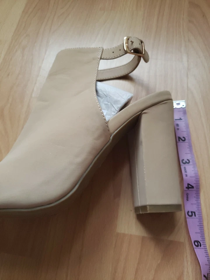 Botas de bambú imitación gamuza tacón alto correa al tobillo punta abierta color beige talla 8 1/2 Foto 4 de 4