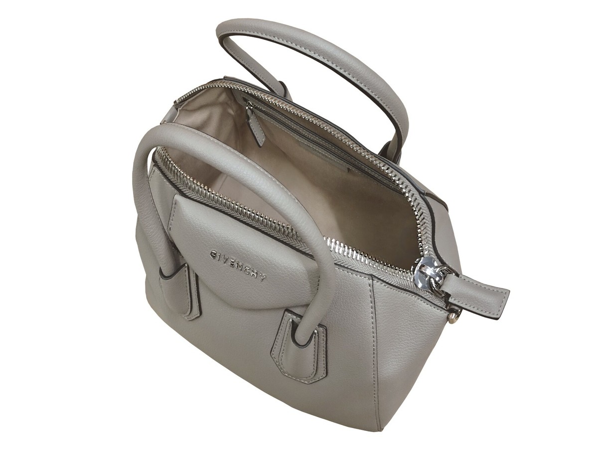 Antigona Givenchy-Tasche aus beigem genarbtem Leder mit - Main Image