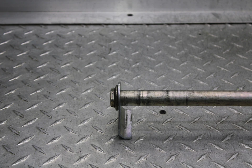 2007 SUZUKI SV650 REAR WHEEL AXLE 64711-17G10 - Image 2 of 4