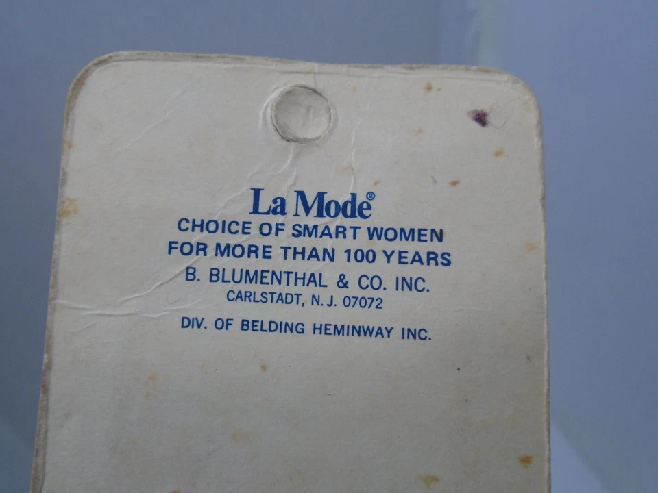 VINTAGE La MODE Size 1 1/2 CARVED WHITE PEARL SHELL BUCKLE SLIDE NOS CARD #4148 - Image 3 of 4