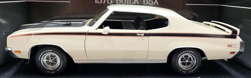 Sun Star AC 1/18 Scale 5701 - 1970 Buick GSX - Apollo White - Picture 4 of 5